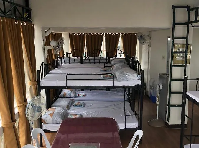 The Mansion: 18 Pax Budget Near Airport Terminal Pasay