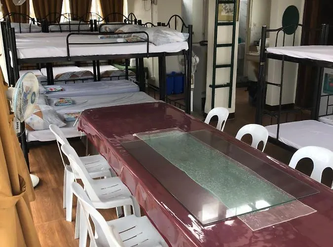 The Mansion: 18 Pax Budget Near Airport Terminal Pasay Apartamento