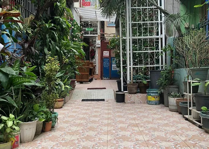 The Mansion: 18 Pax Budget Near Airport Terminal Pasay *