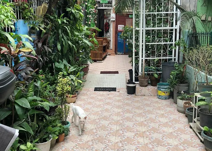 The Mansion: 18 Pax Budget Near Airport Terminal Pasay Manila